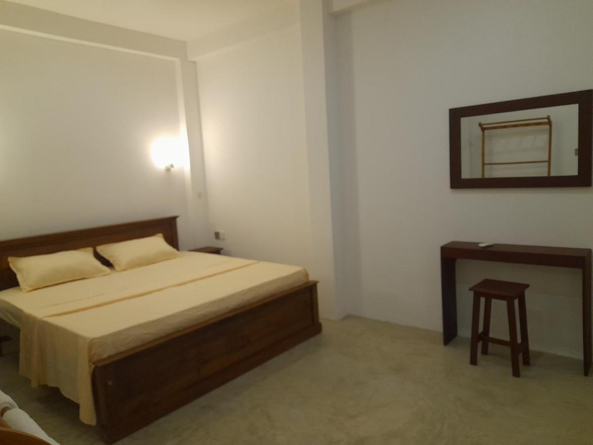 Gloria Inn 니곰보 객실 사진